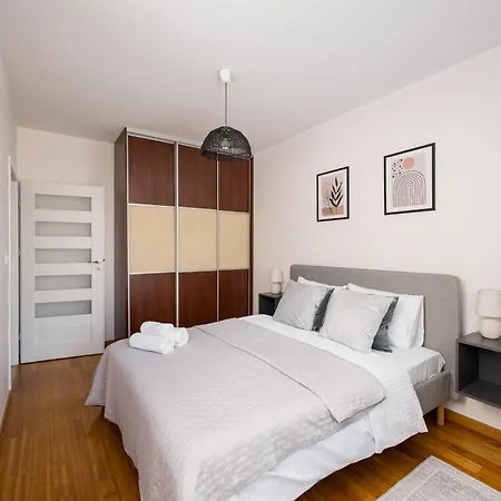 Apartment Metro Mlociny Superior By Bookinghost