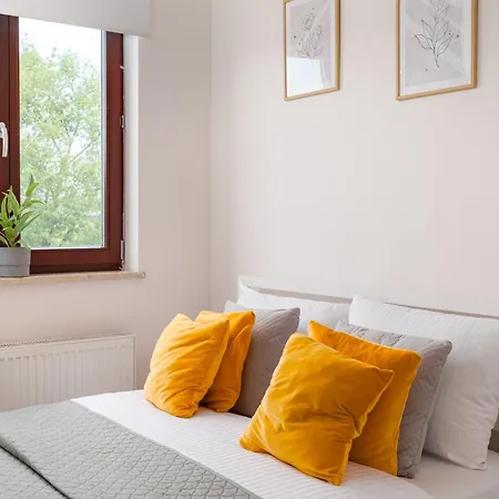 Metro Mlociny Superior By Bookinghost ורשה