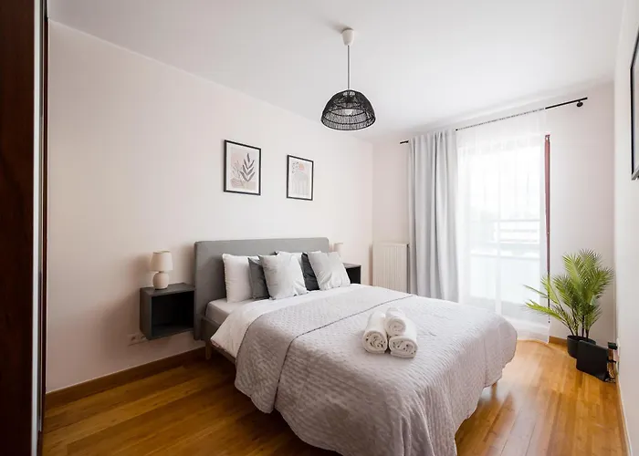 Metro Mlociny Superior By Bookinghost