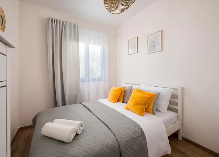 Metro Mlociny Superior By Bookinghost شقة