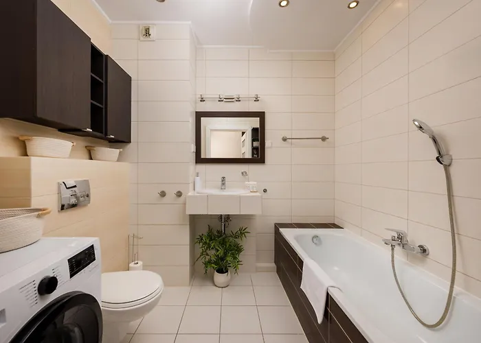 Metro Mlociny Superior By Bookinghost شقة