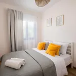 Metro Mlociny Superior By Bookinghost Apartman