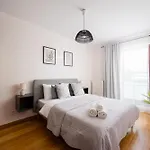 Metro Mlociny Superior By Bookinghost Apartman